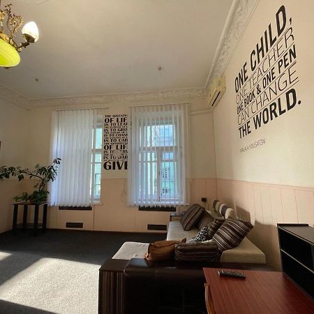 Appartement Amazing Tara'S Shevchenko Square à Kiev Extérieur photo