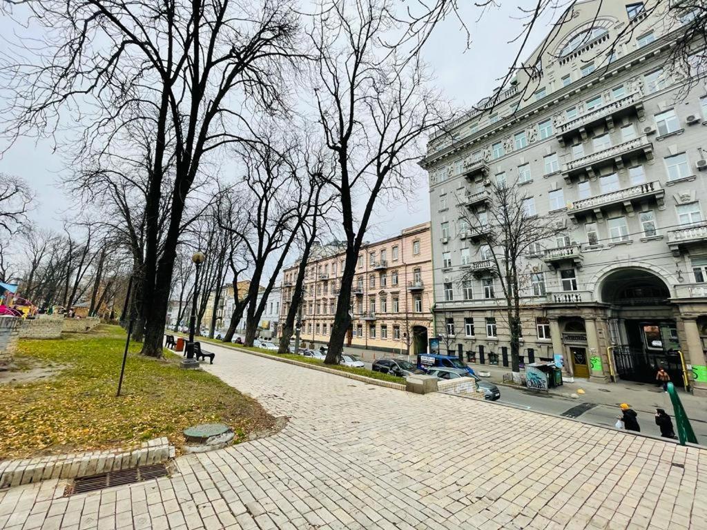 Appartement Amazing Tara'S Shevchenko Square à Kiev Extérieur photo