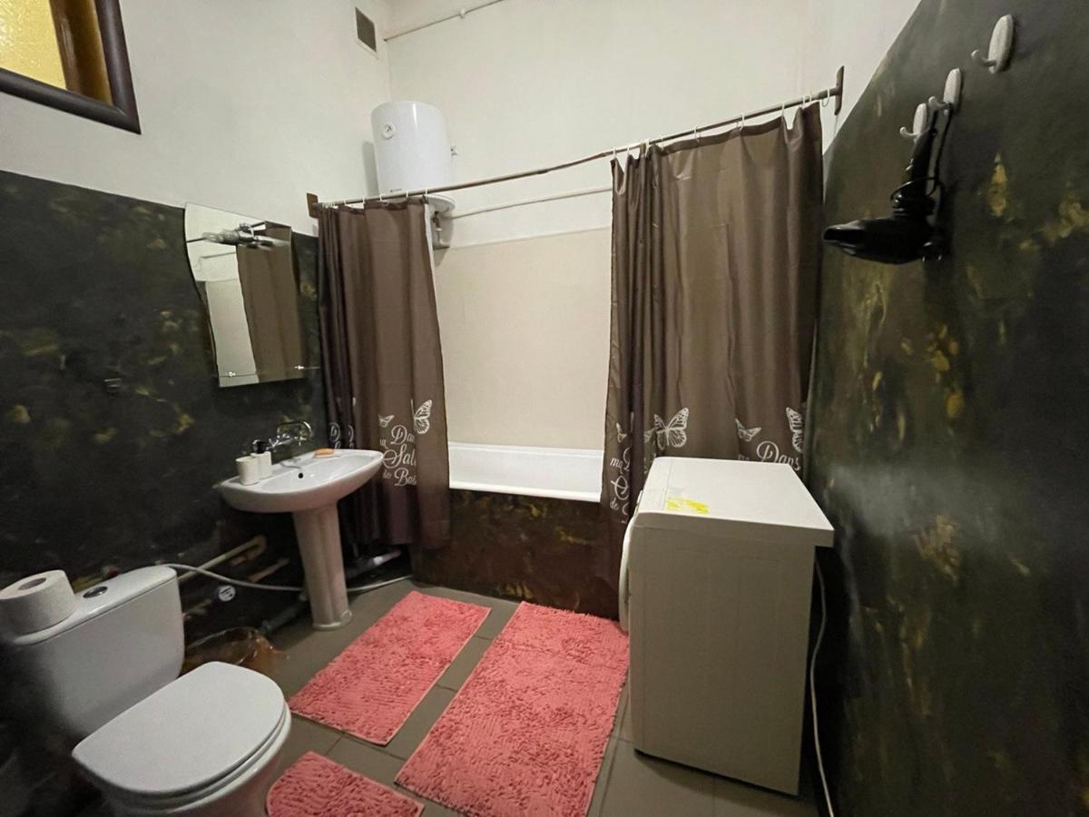 Appartement Amazing Tara'S Shevchenko Square à Kiev Extérieur photo